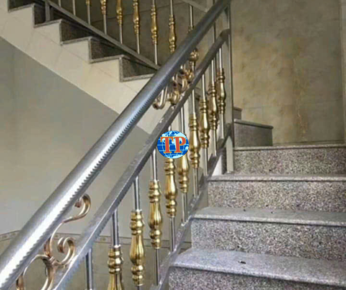 LAN CAN CẦU THANG INOX
